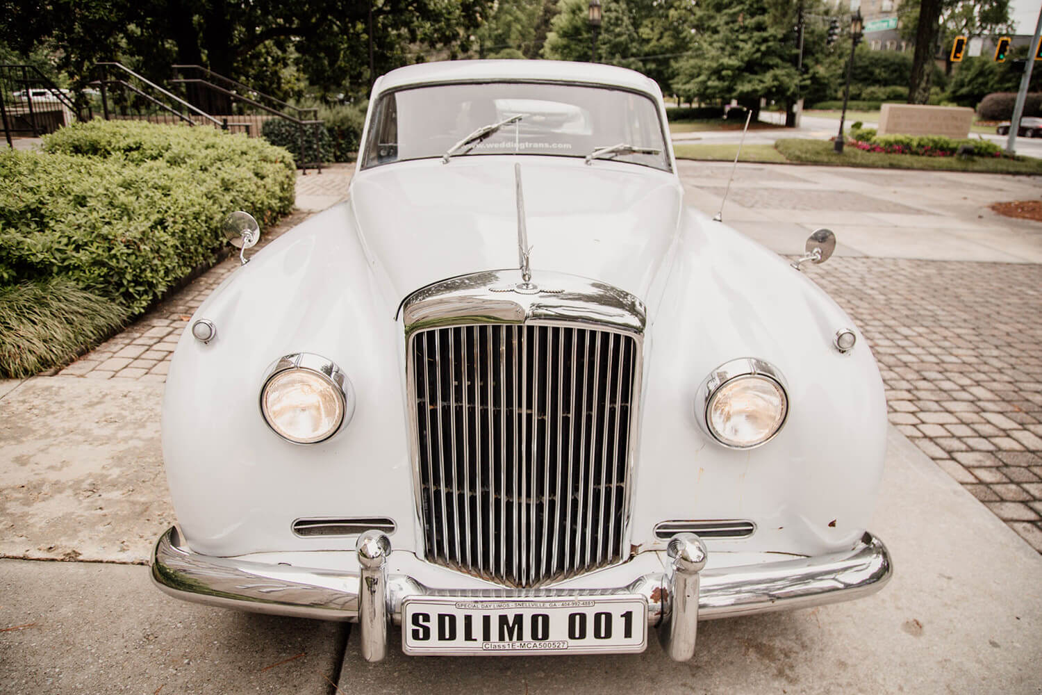 vintage car for wedding