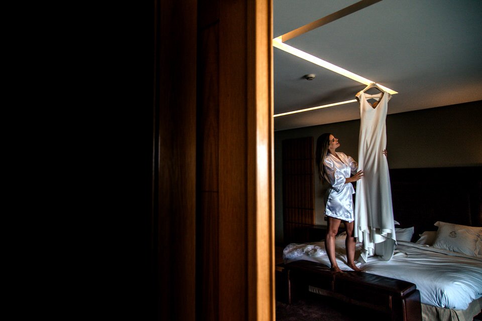 Wedding in Vigo Pazo los Escudos El Pazo de Cea1 Bride getting ready with dress
