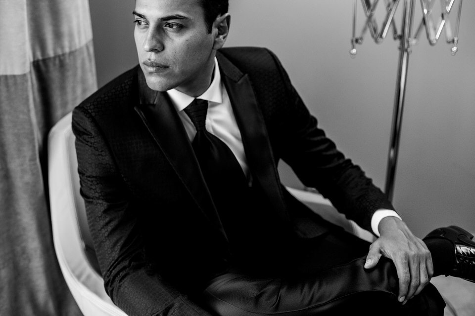 Wedding in Vigo Pazo los Escudos El Pazo de Cea15 Groom getting ready portrait