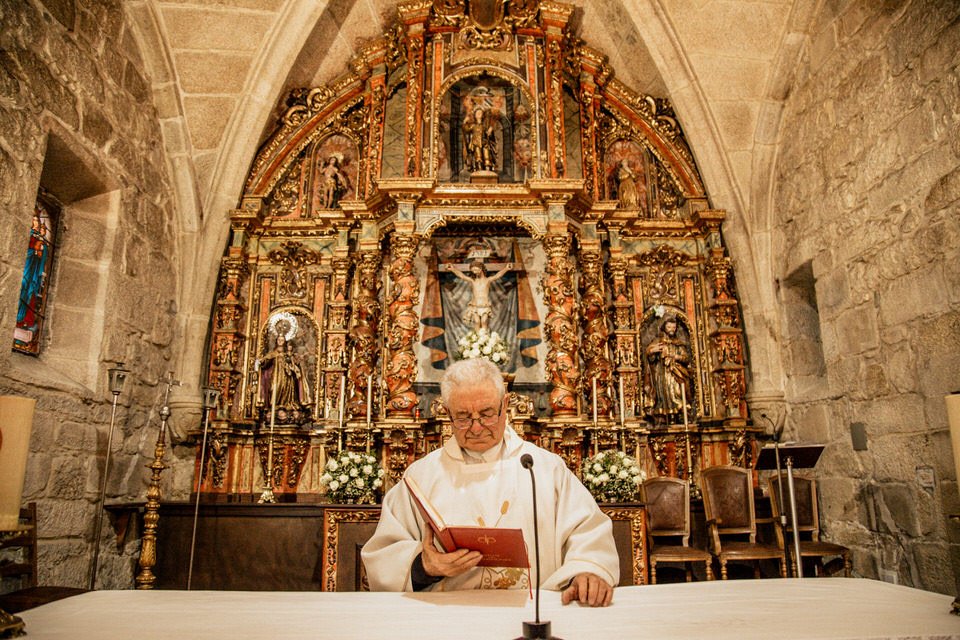 Wedding in Vigo Pazo los Escudos El Pazo de Cea16 Iglesia de Santa MarĆa de Castrelos