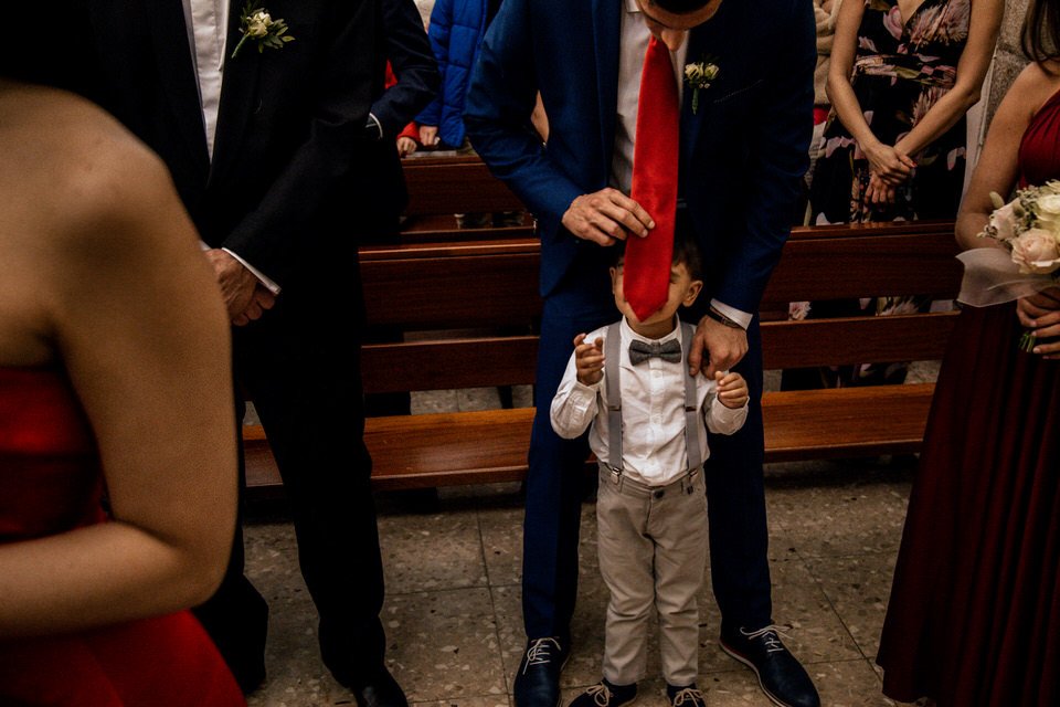 Wedding in Vigo Pazo los Escudos El Pazo de Cea23 kid in church