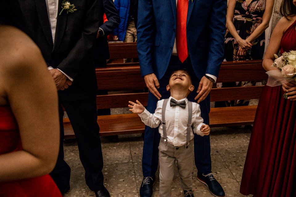 Wedding in Vigo Pazo los Escudos El Pazo de Cea24 happy kid in wedding