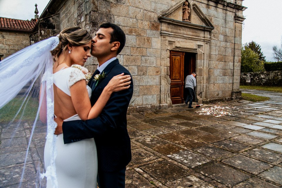 Wedding in Vigo Pazo los Escudos El Pazo de Cea40 Bride and groom in the church