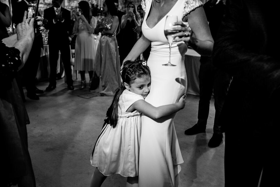Wedding in Vigo Pazo los Escudos El Pazo de Cea55 baby girl hugging the bride