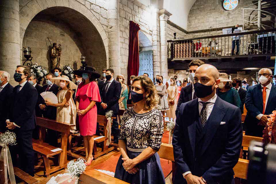 ceremonia con distancia de seguridad