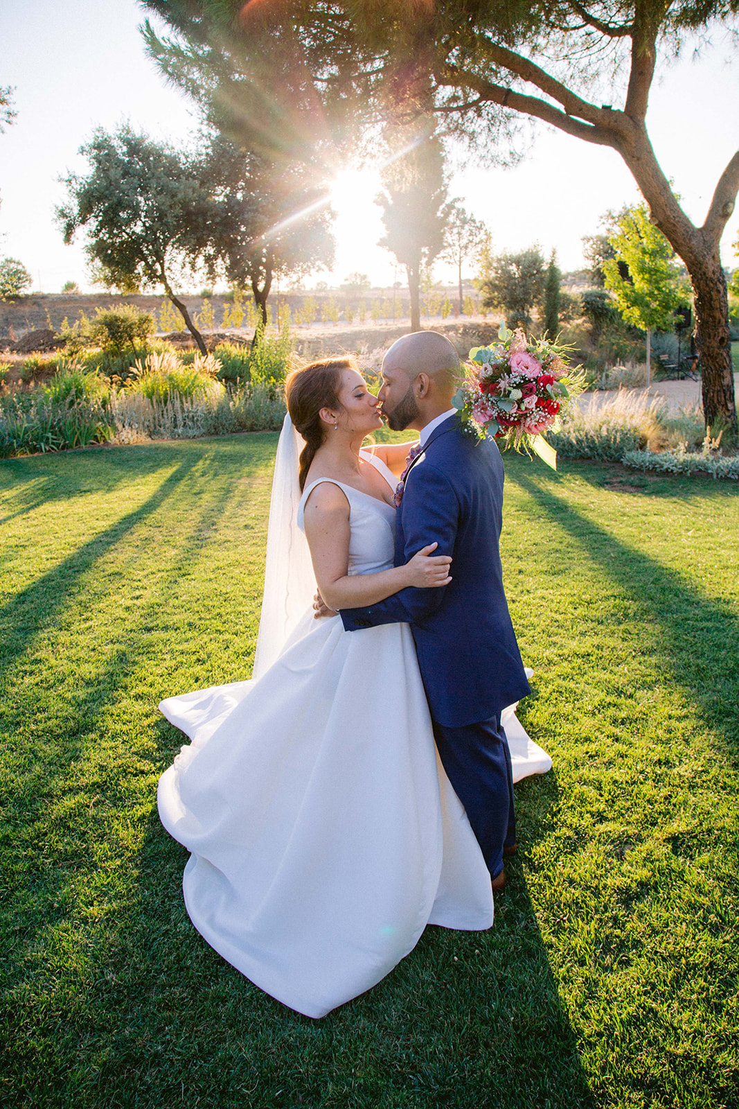 beso Boda en Finca Astilbe Carretera Fuencarral a Alcobendas Anet & Jair