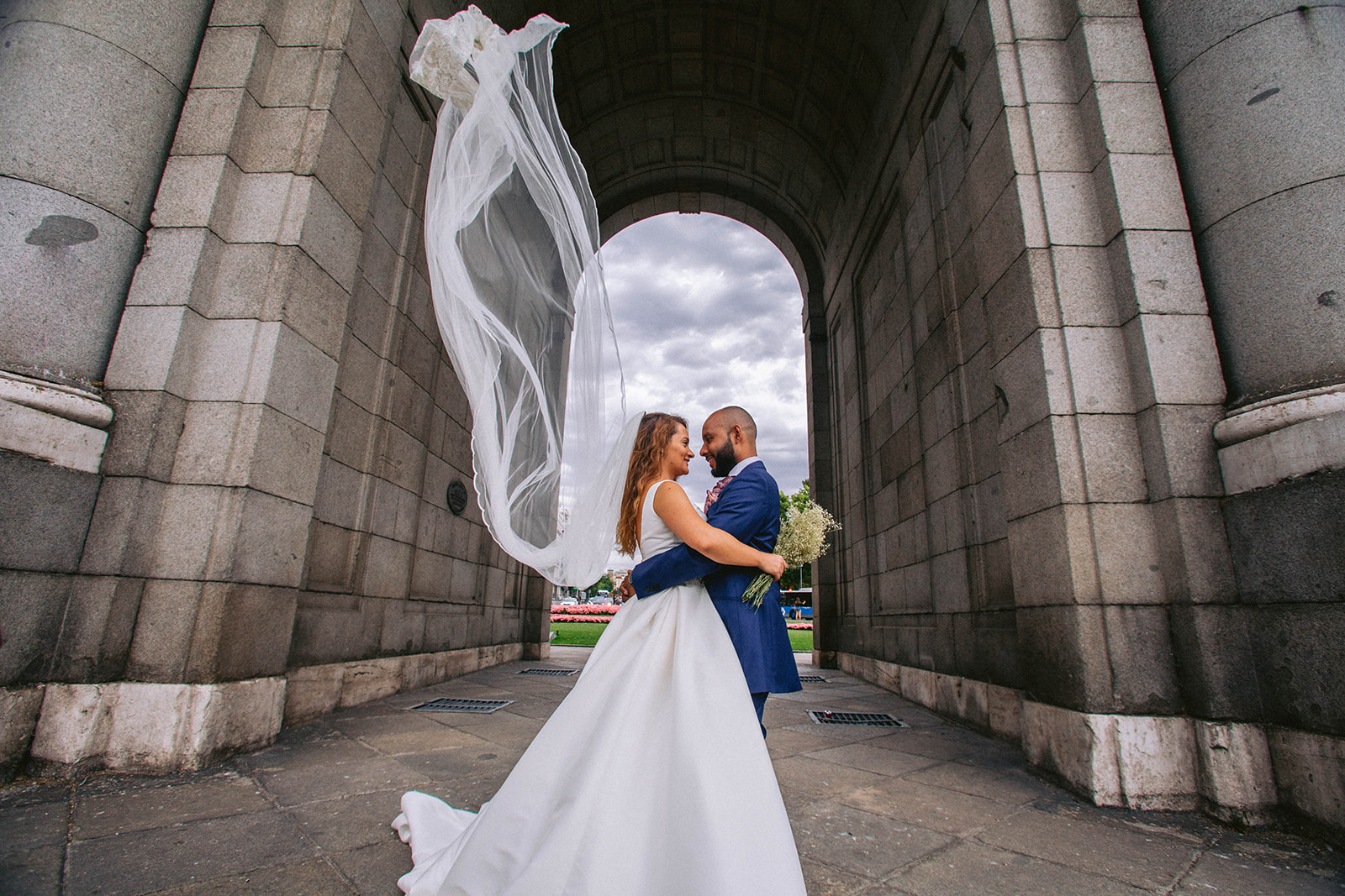 sesión post boda en Puerta de Alcalá