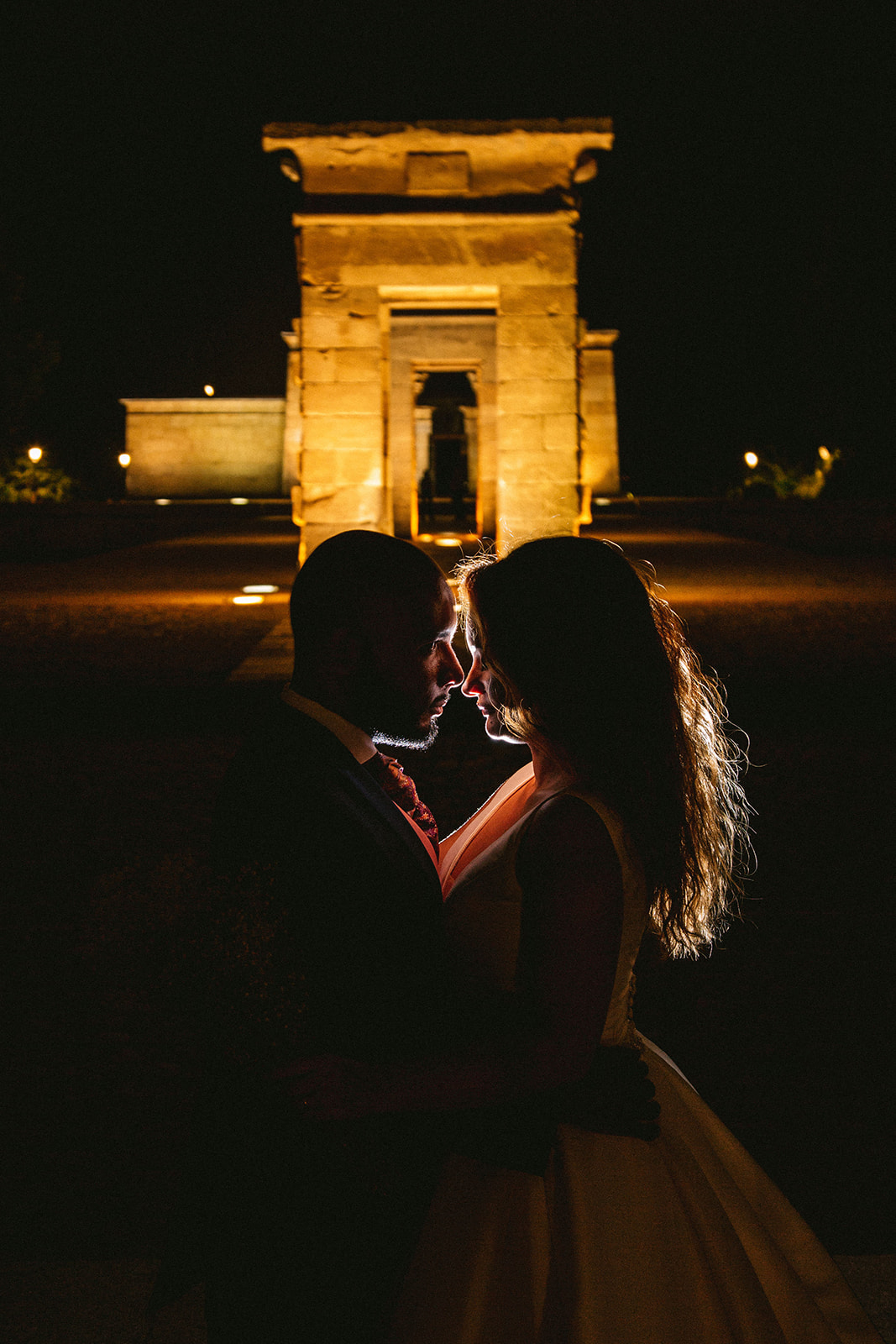 foto de pareja en el Templo de Debod Madrid