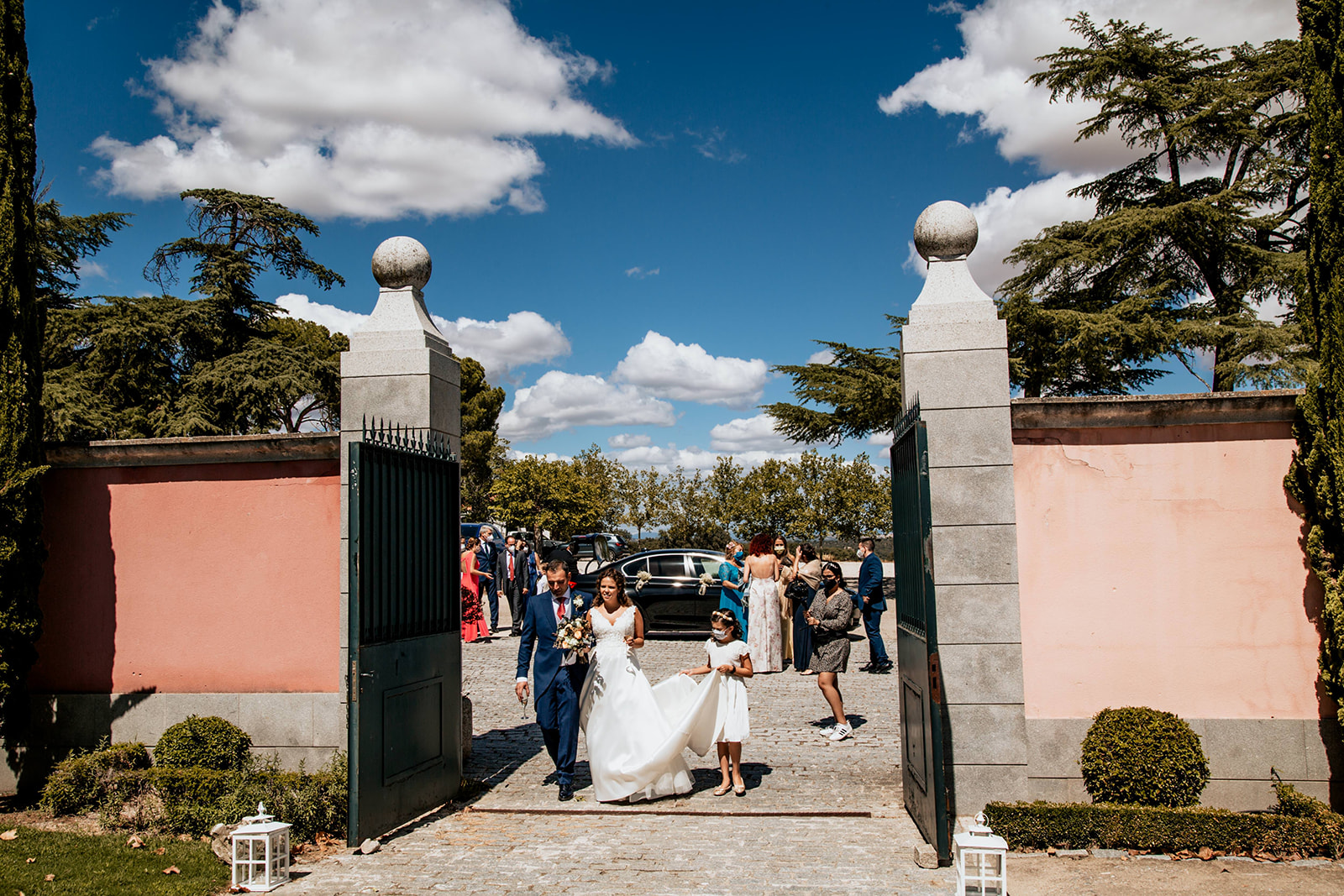 entrada de pareja a Boda en Pabellon de Caza Castillo de Viñuelas Madrid