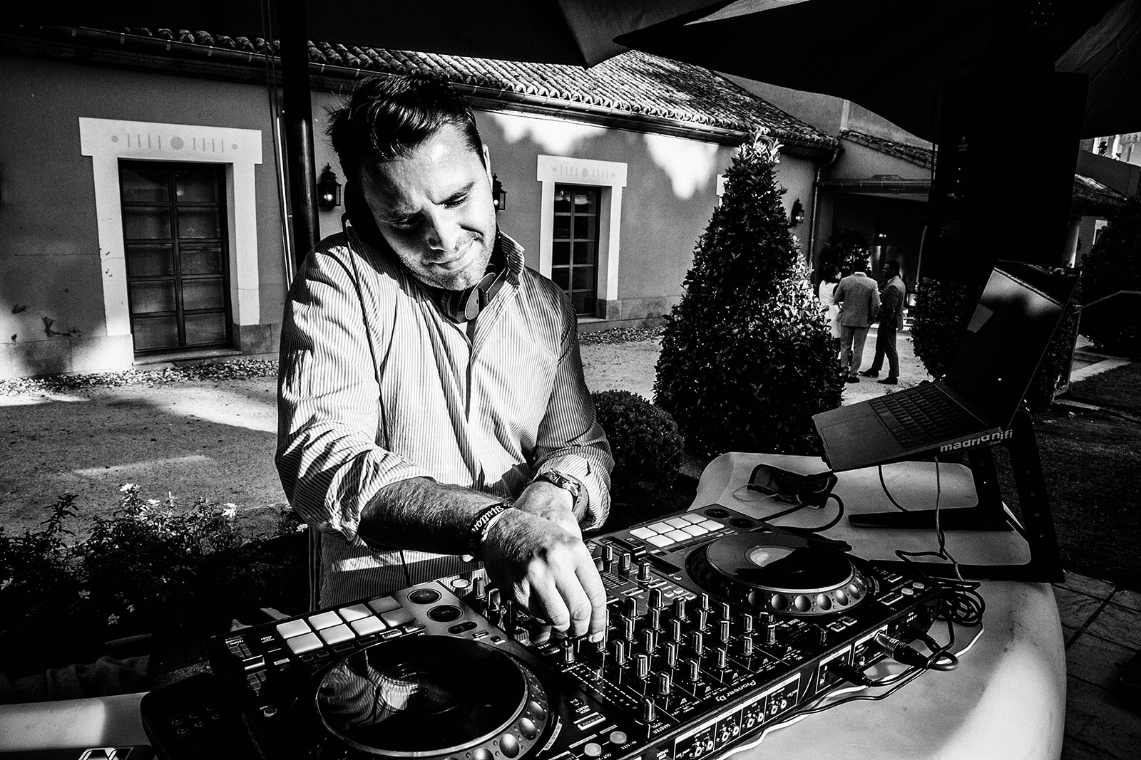 dj en la boda