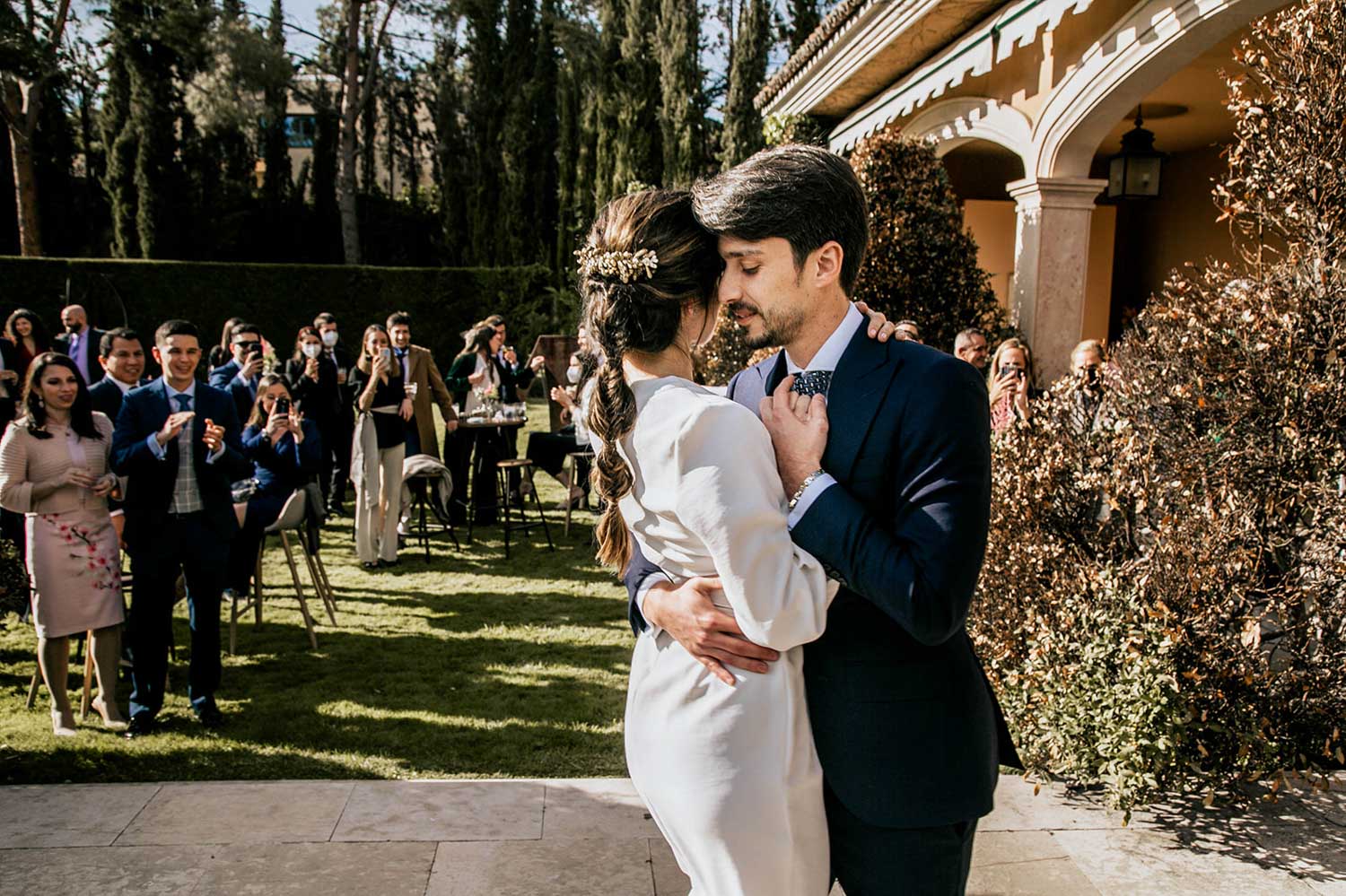 novios bailando en la boda