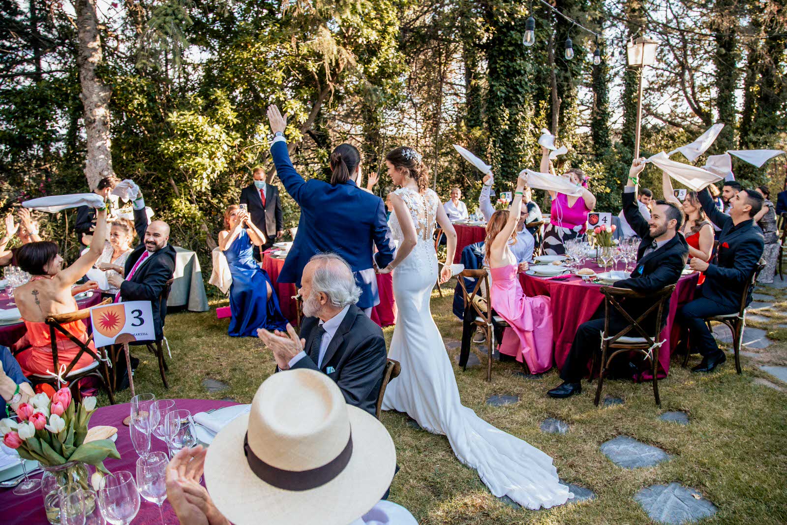 llegada de los novios en el banquete Finca Etxemendi-Etxondo