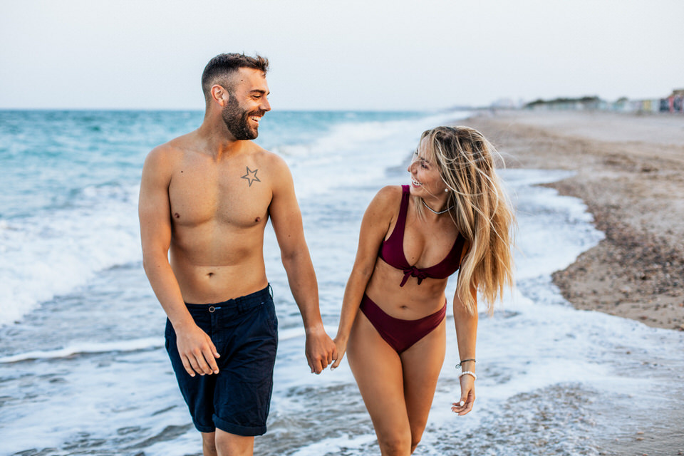 sesión de pareja en la playa