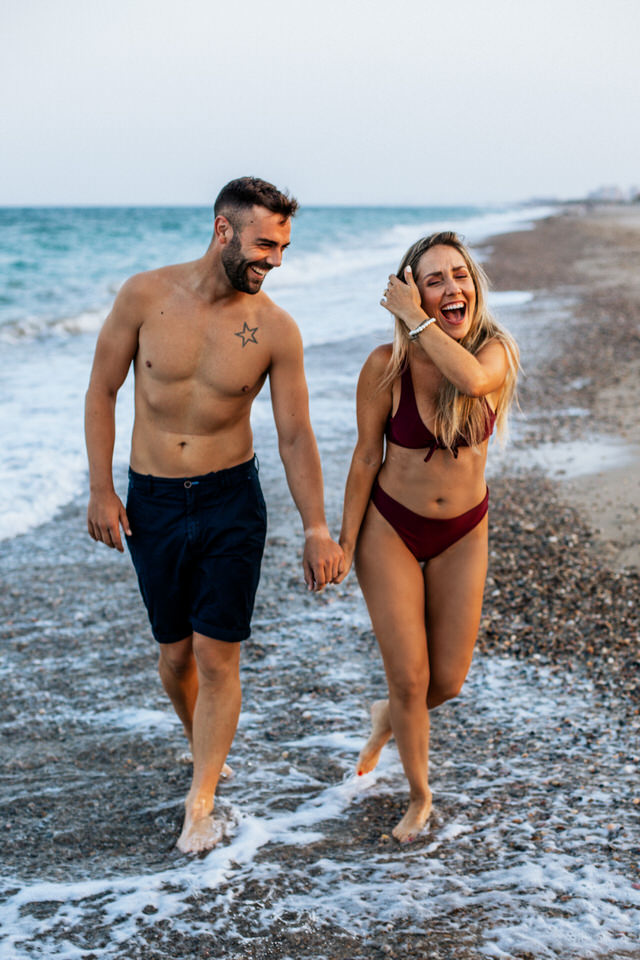 sesión de pareja en la playa