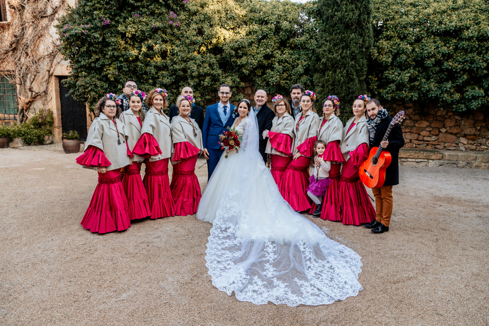 novios con el CORO Rociero Hermandad del Rubí