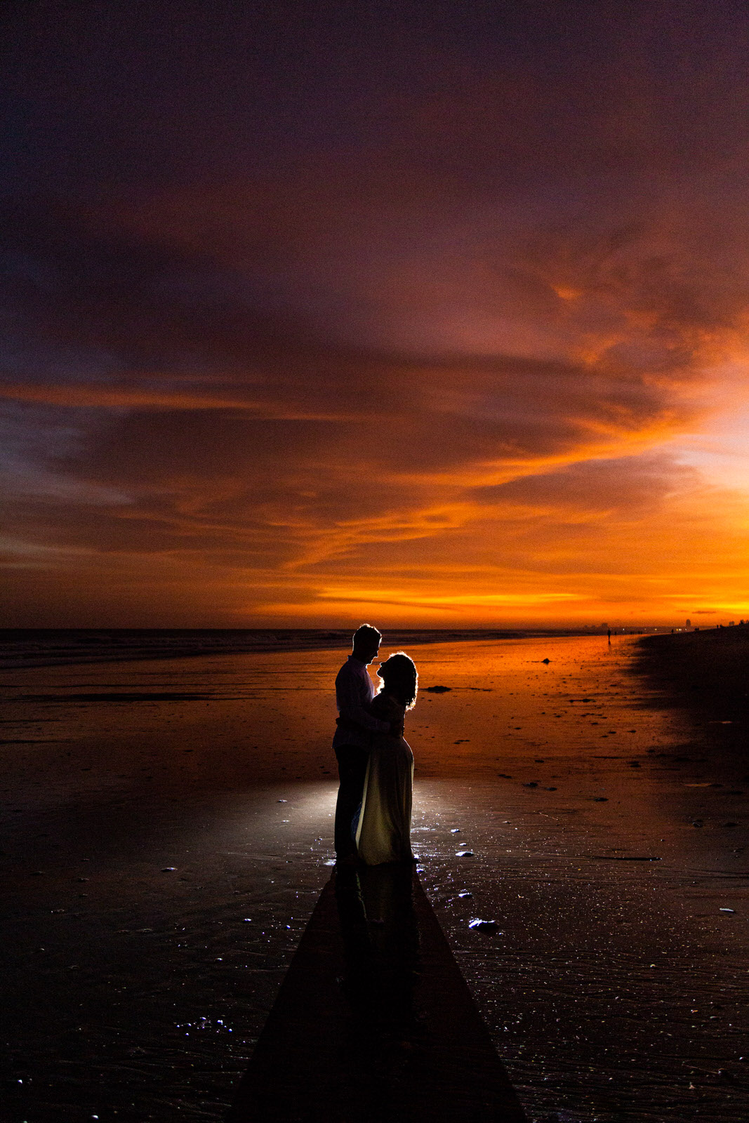 cielo naranja sesión de pareja