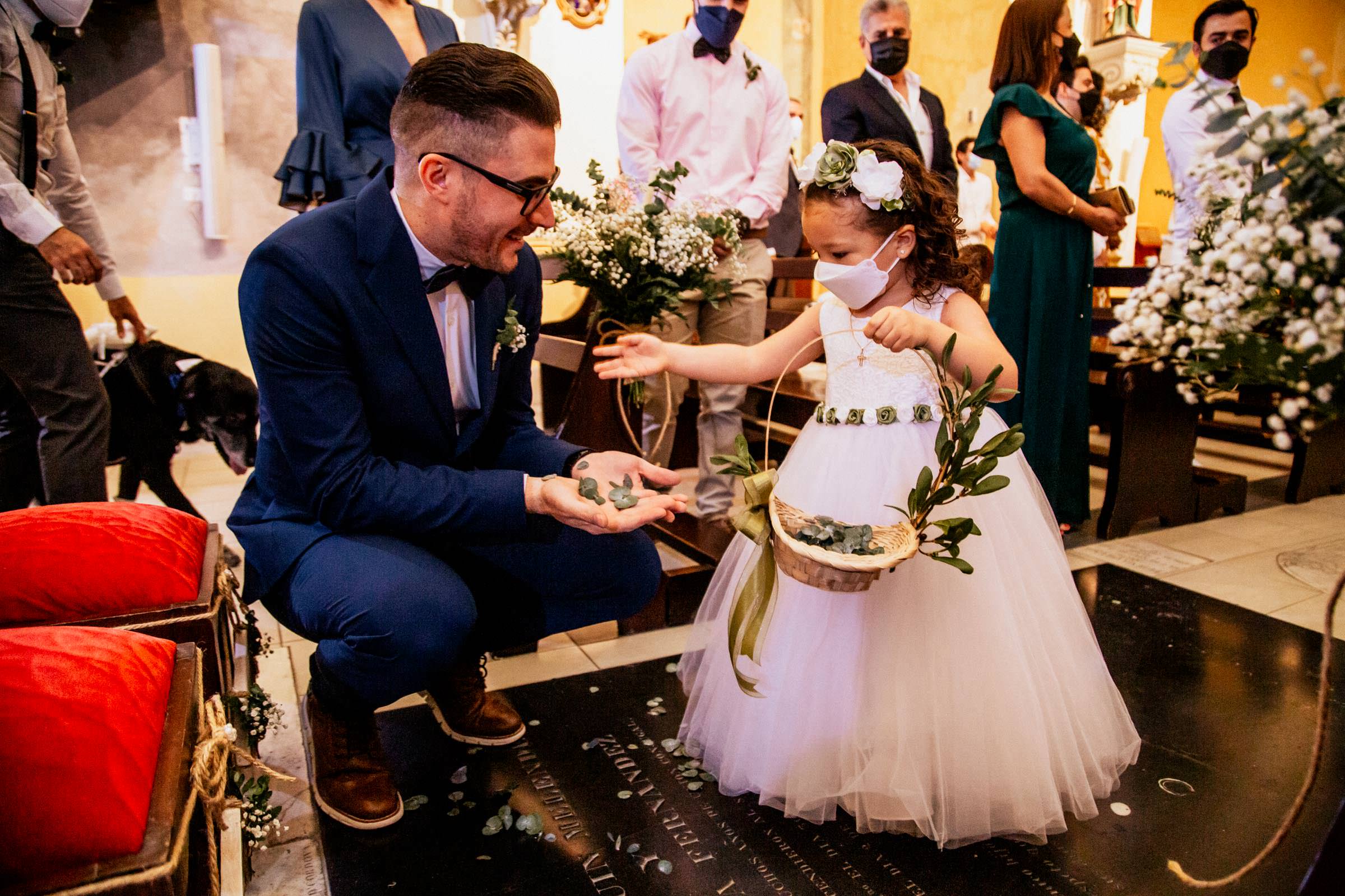 Pajesita niña en la boda