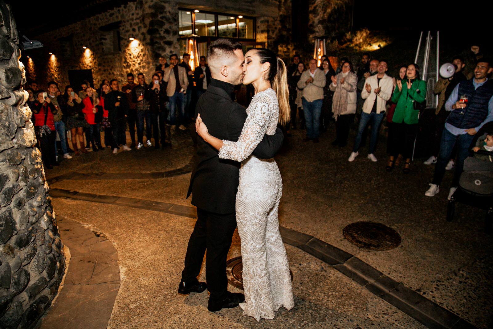beso de pareja en Liguerre Resort Hotel