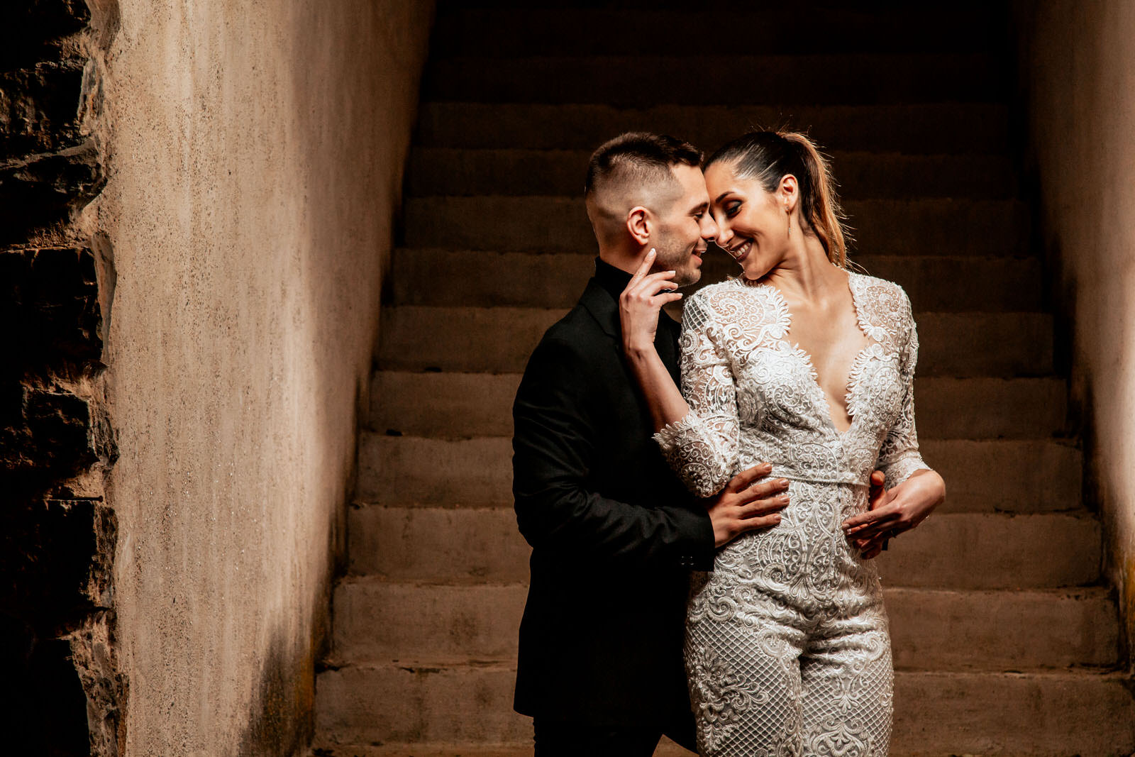 retrato de pareja de noche en Liguerre Resort Hotel