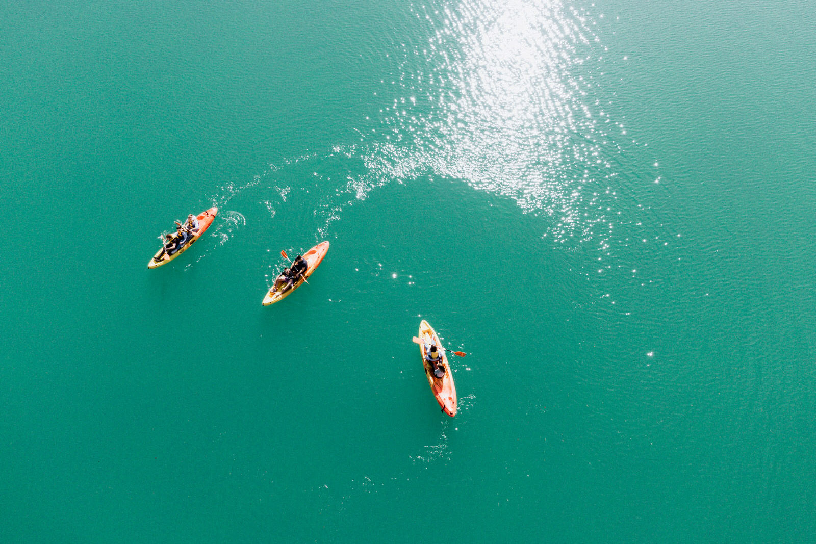 Piraguas en el lago de Liguerre Resort Hotel