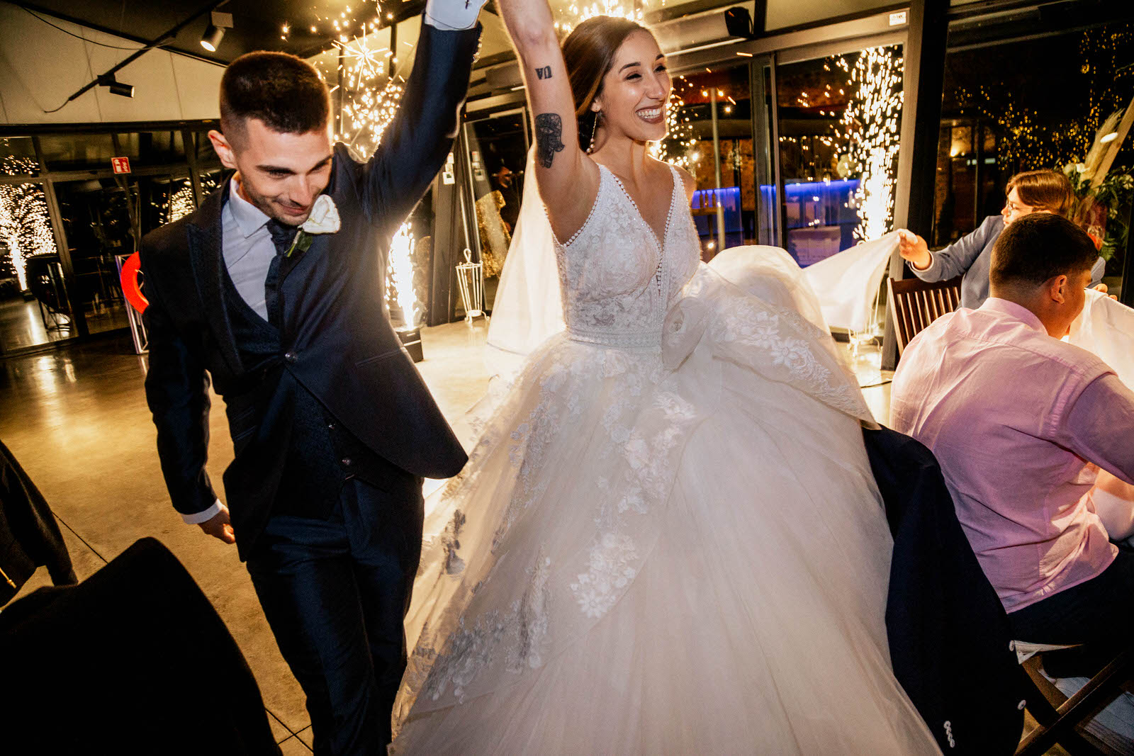 entrada de los novios a la recepción