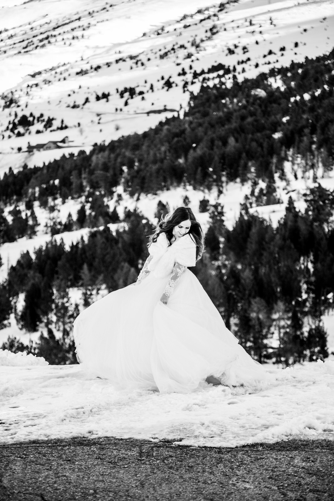 novia con vestido blanco en Andorra