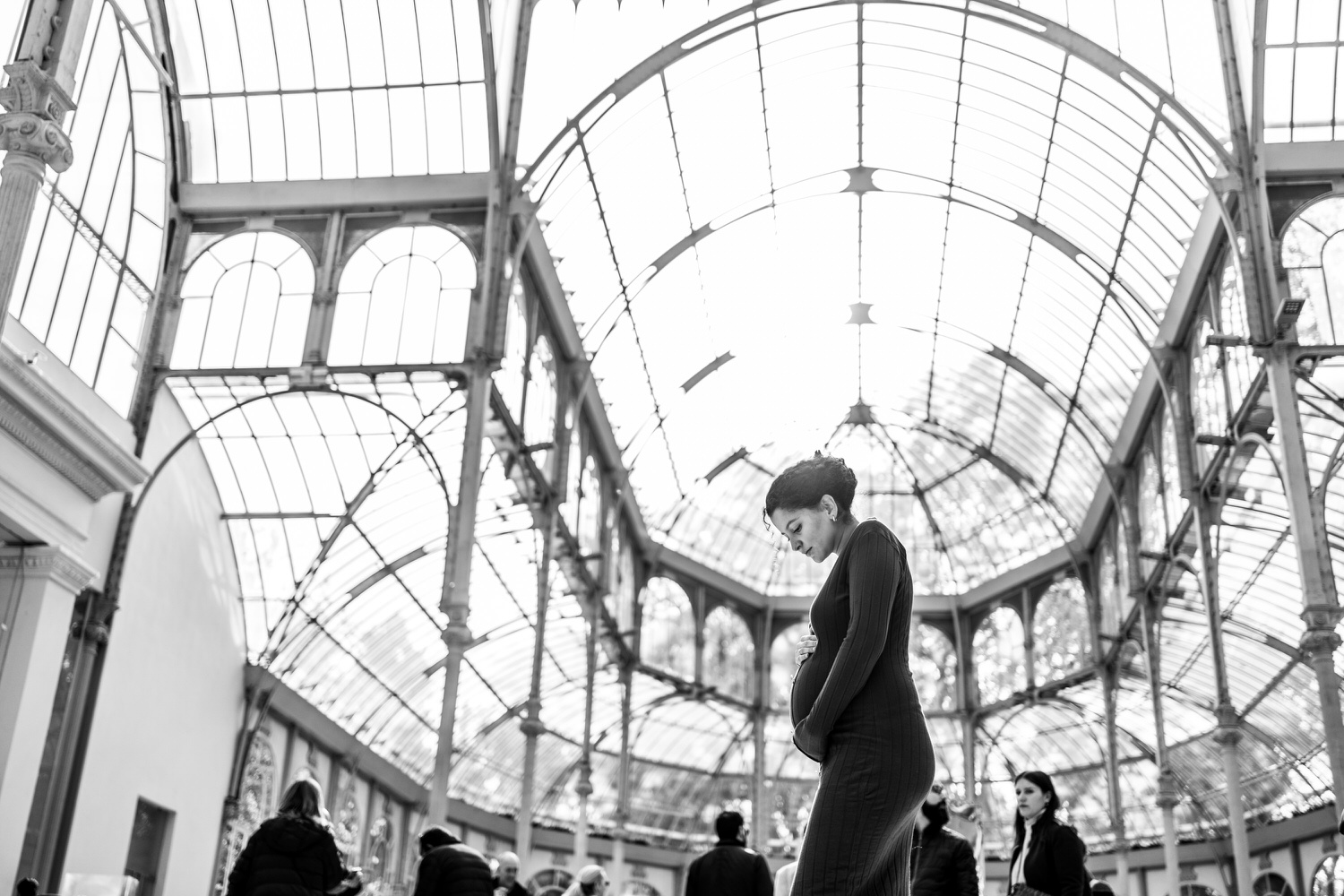 embarazada en el palacio de cristal parque el retiro