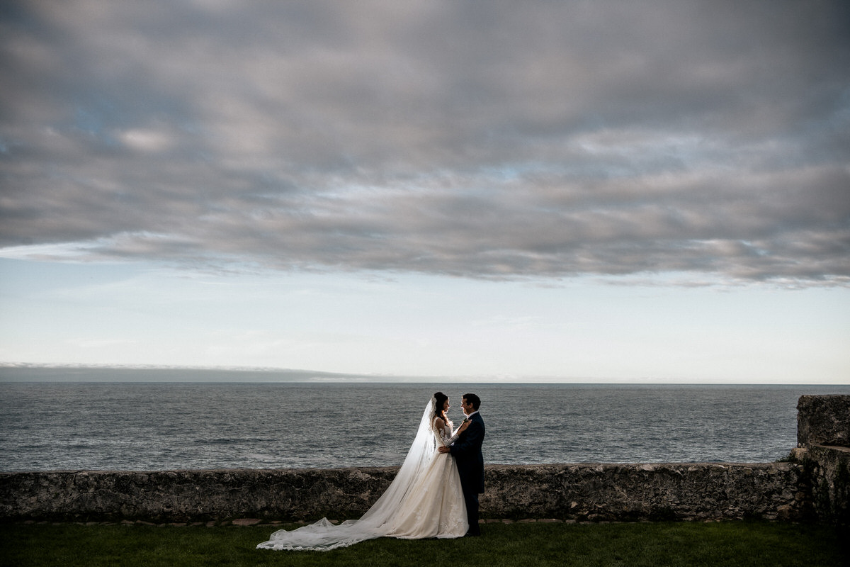 novios en sesion de fotos Mirador de San Pedro