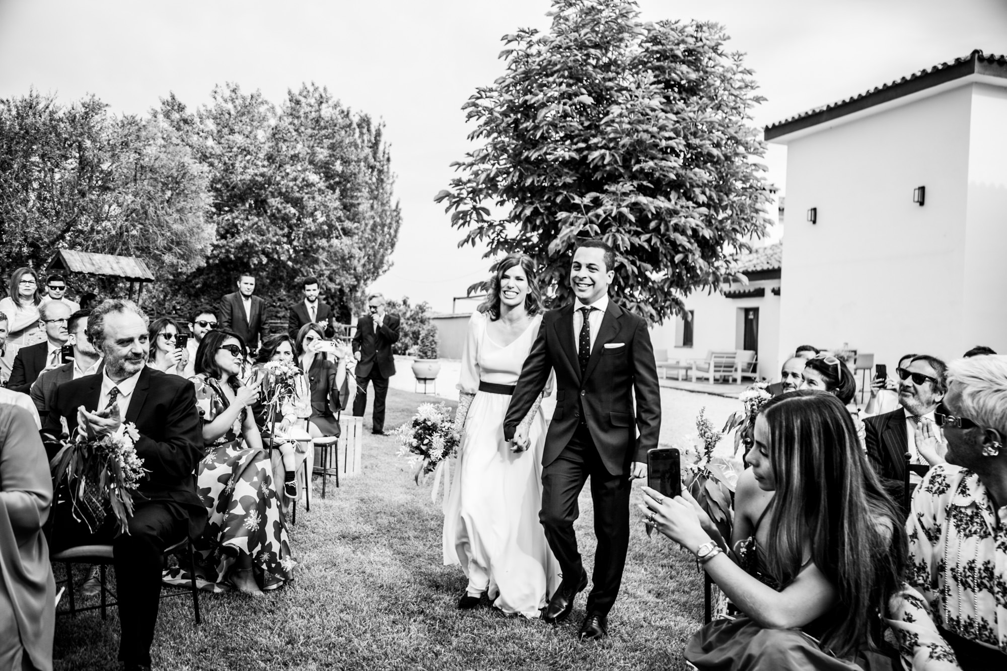 entrada de los novios a la boda