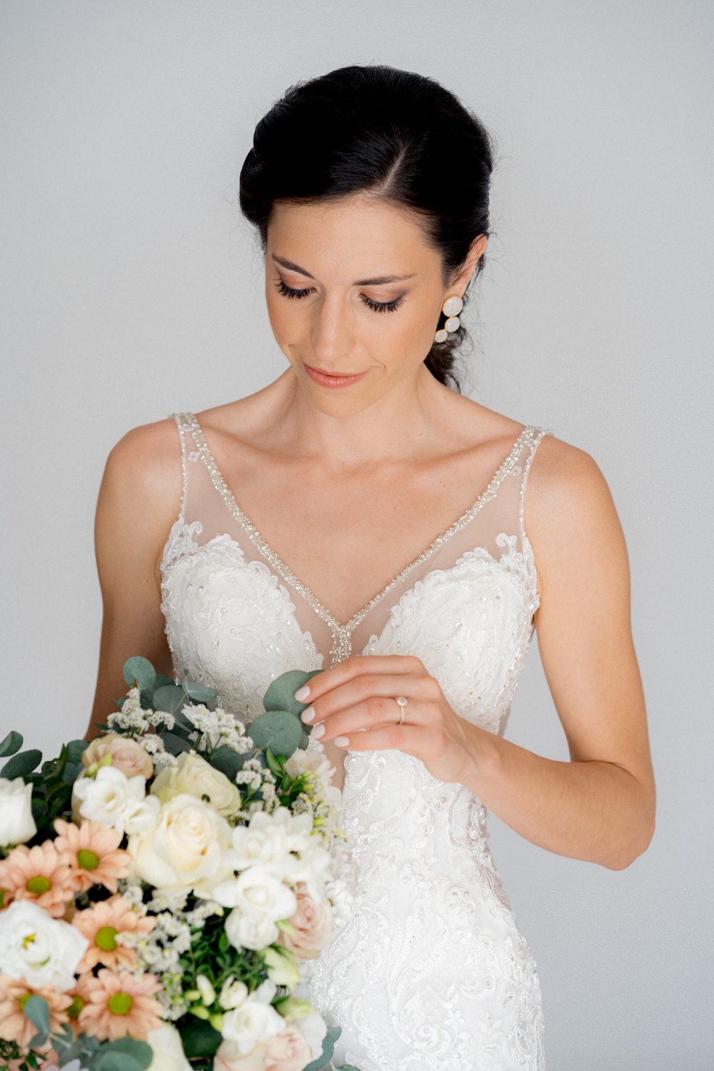 retrato de la novia con vestido Sedka