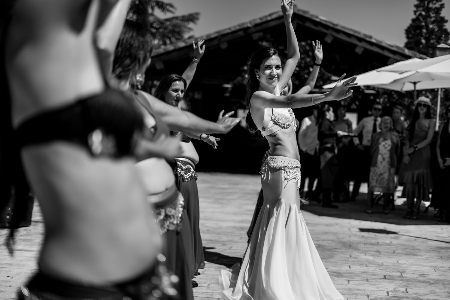 novia en la boda bailando danza del vientre