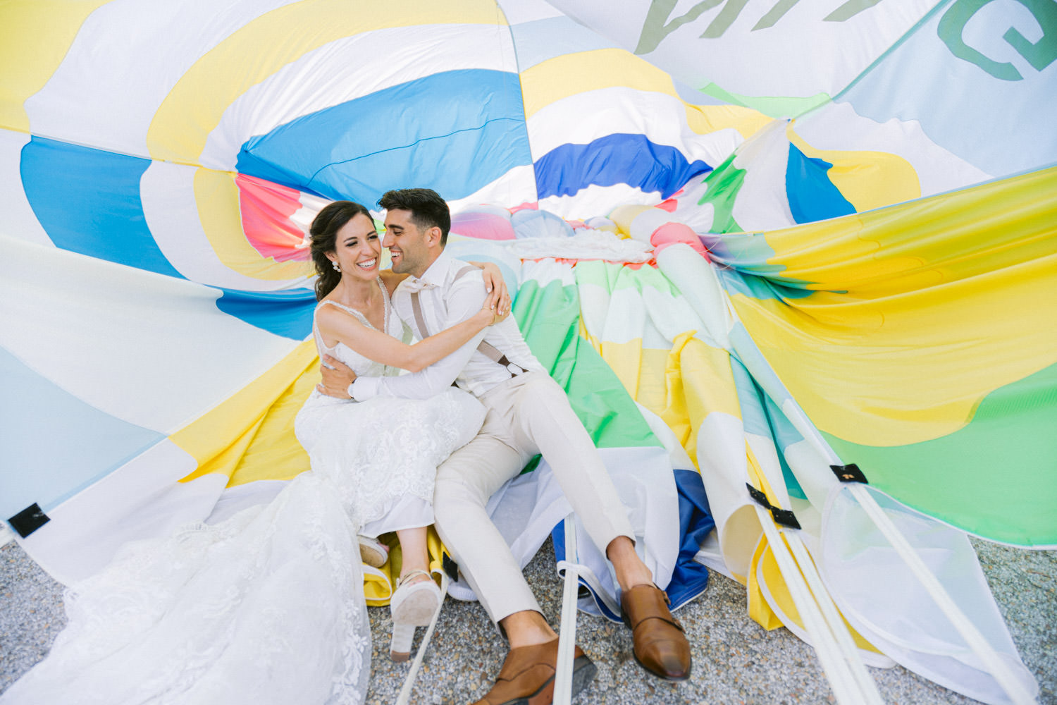 novios dentro de un globo aerostático en Madrid