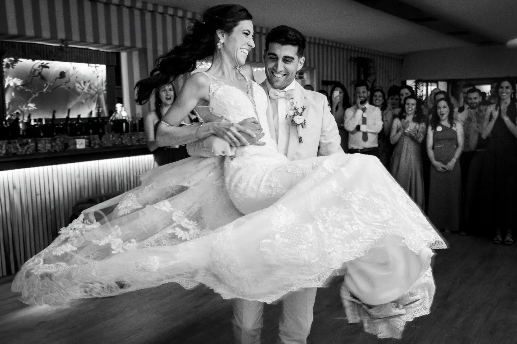 wedding couple dancing in madrid