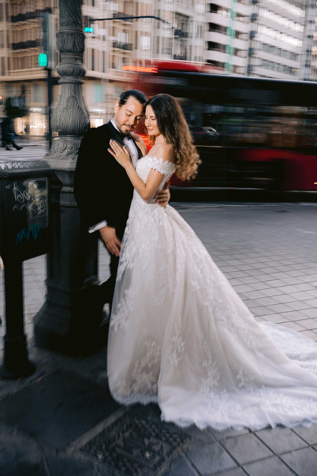 Elegancia Inolvidable: Un Shooting Nupcial con PRONOVIAS en Valencia