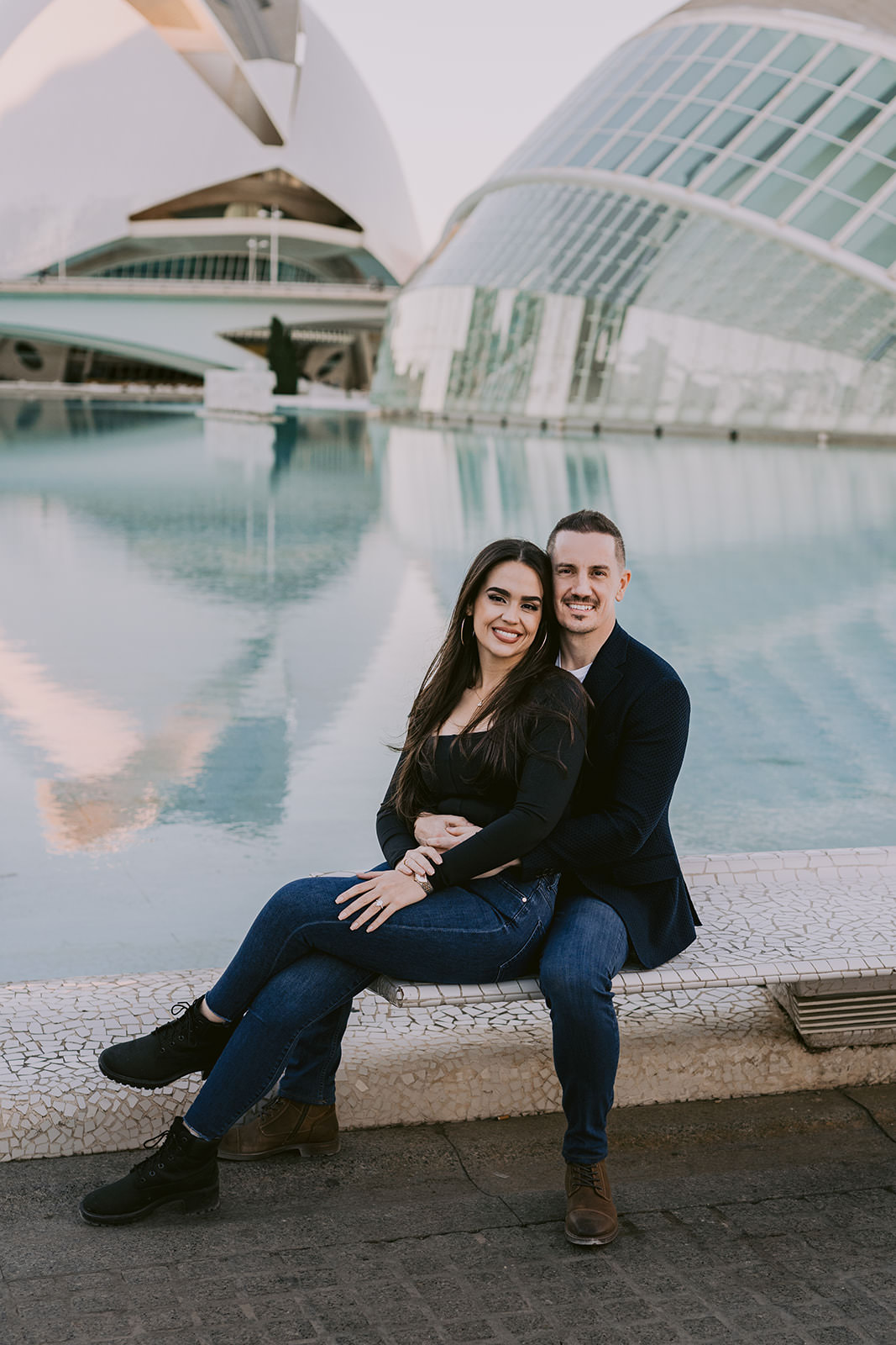 couple at Ciudad de las Artes y las Ciencias