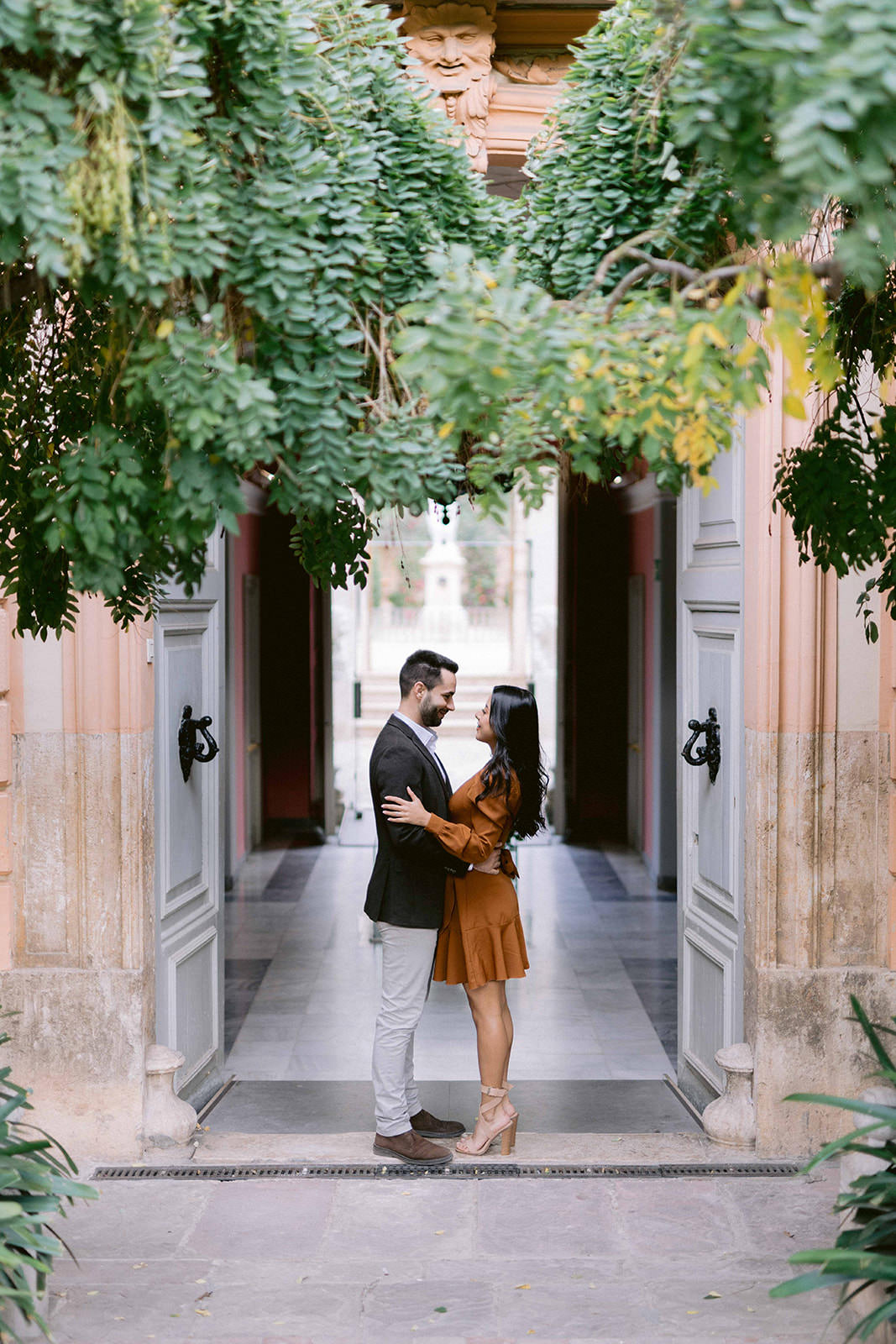 Amor en el Jardí de Montfort: La Preboda de Samantha y Rafa