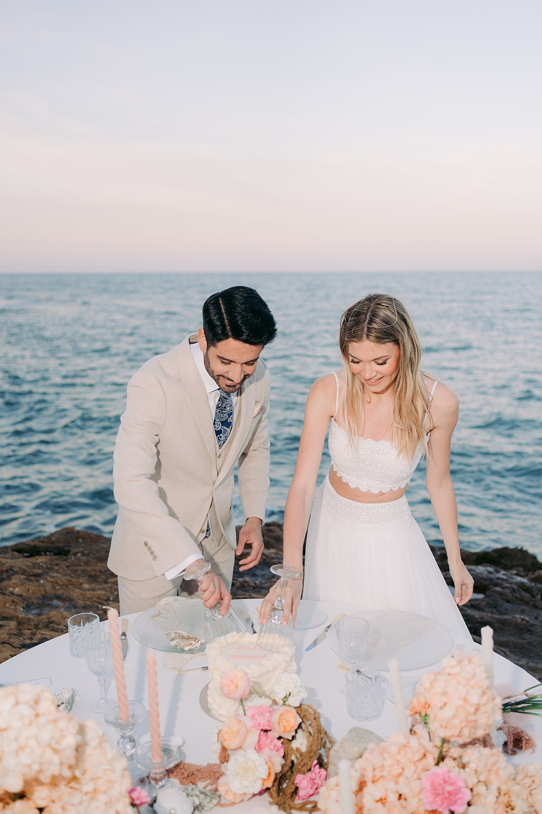 Romantic couple photos by the sea in Spain