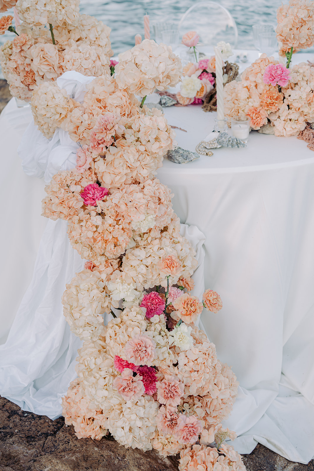 Wedding table styling inspired by the Mediterranean